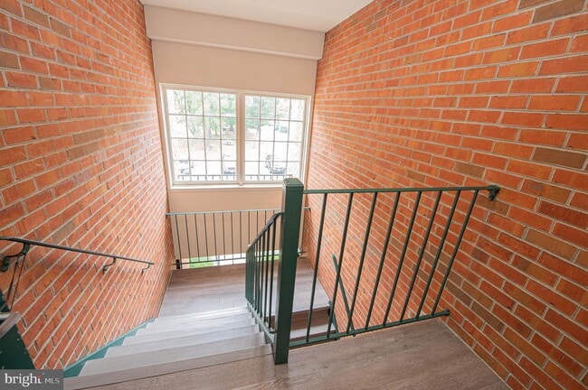 Building Photo - 810 College Ln