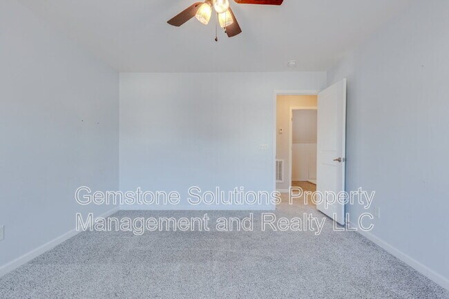 Building Photo - 2704 Orleans Dr