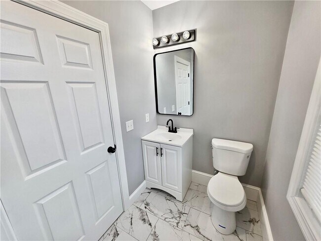 Building Photo - 73 Vernon St