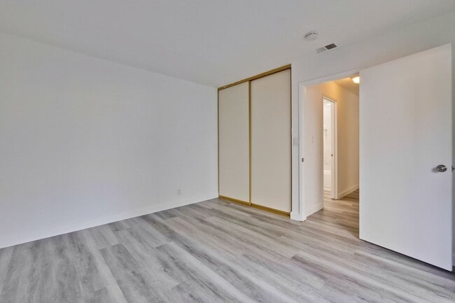 Building Photo - Welcome to this 3 bedroom 2 bath Just updated Townhome located in South San Jose.