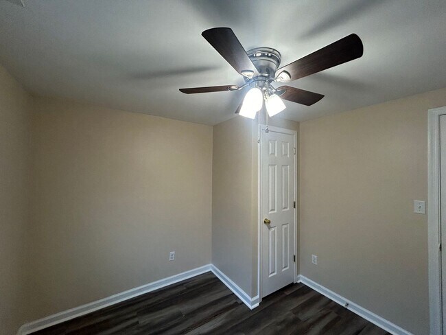Building Photo - Welcome to this charming Ranch style home!