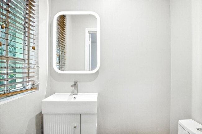 Building Photo - 1573 Pennsylvania Ave