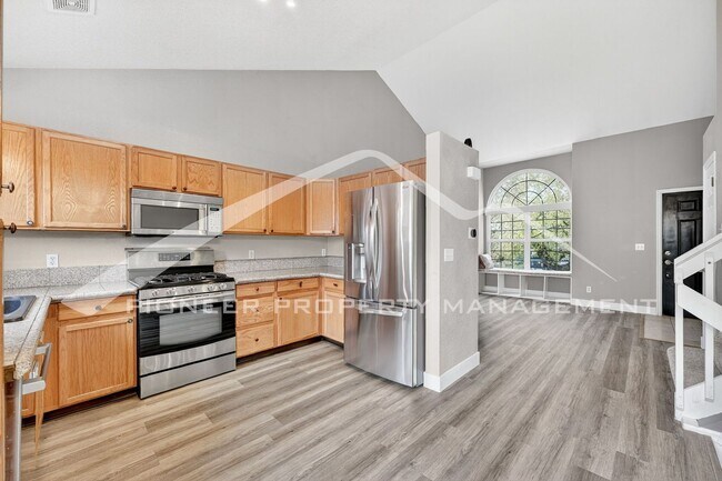 Building Photo - Spacious Home with Central AC and Gas Fireplace