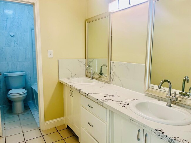 Building Photo - 8814 Beau Monde Dr