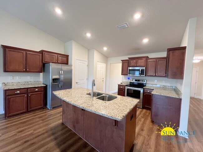 Building Photo - Stunning 4 Bedroom Home in Willow Creek Pl...