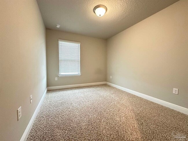 Building Photo - 308 S F St