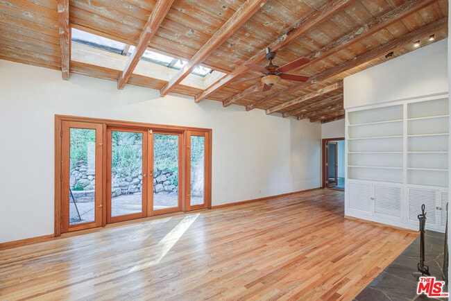 Building Photo - 15511 Woodcrest Dr