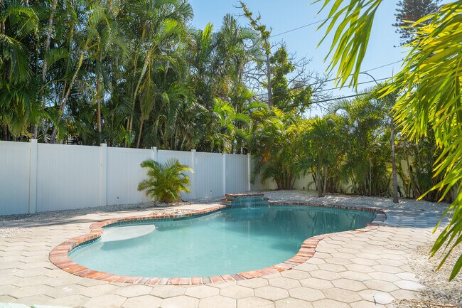 Building Photo - 3310 E Maritana Dr