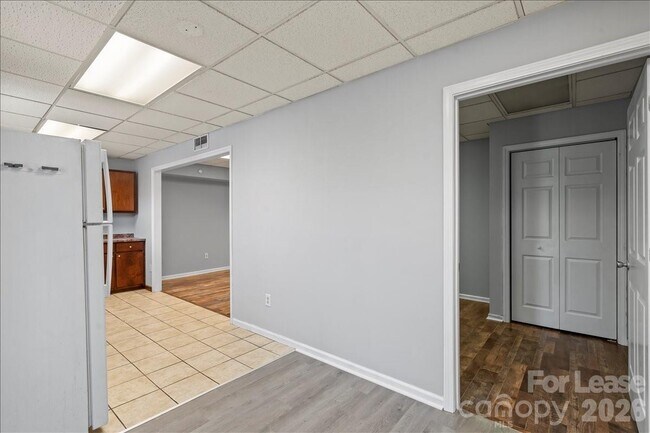 Building Photo - 300 E Gold St