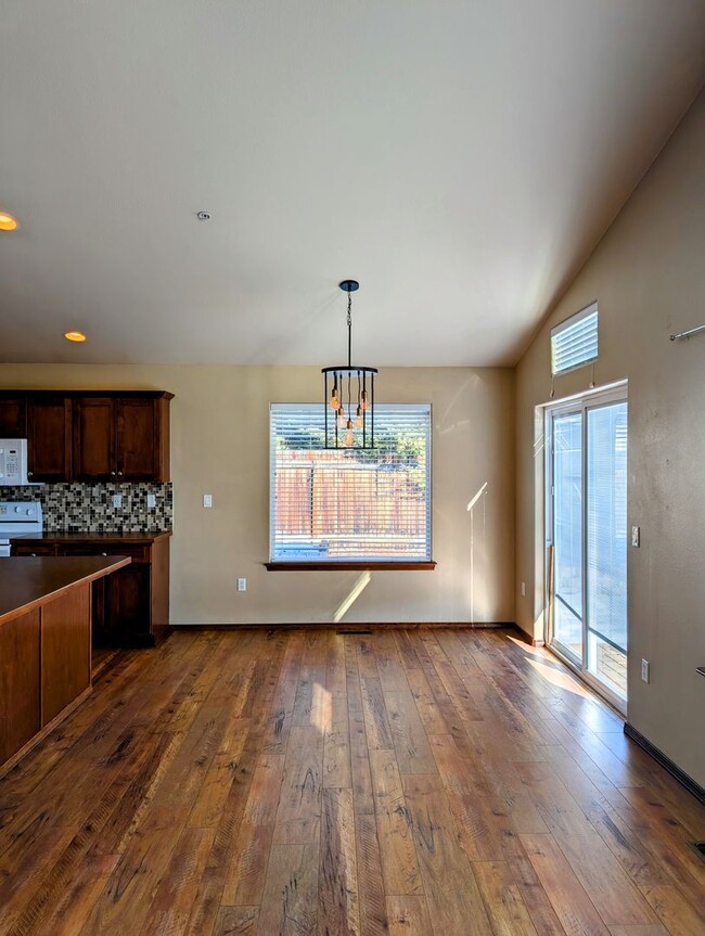 Building Photo - Residential Bliss: 3-Bedroom, 2-Bath w/ Ev...