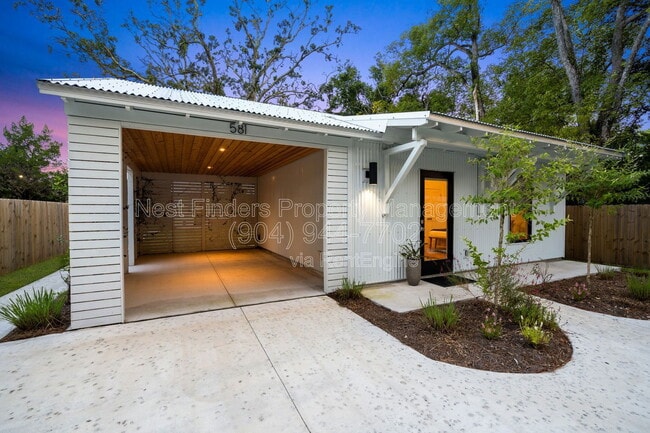 Building Photo - 581 Hazel St