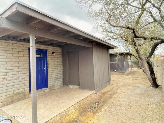 Building Photo - 1404 W Fresno St