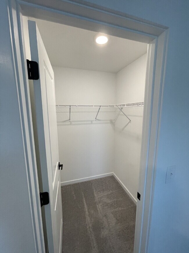 Building Photo - 5665 Deep River Ave