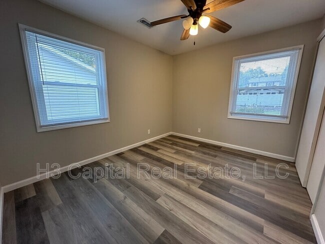 Building Photo - 319 Joy Dr