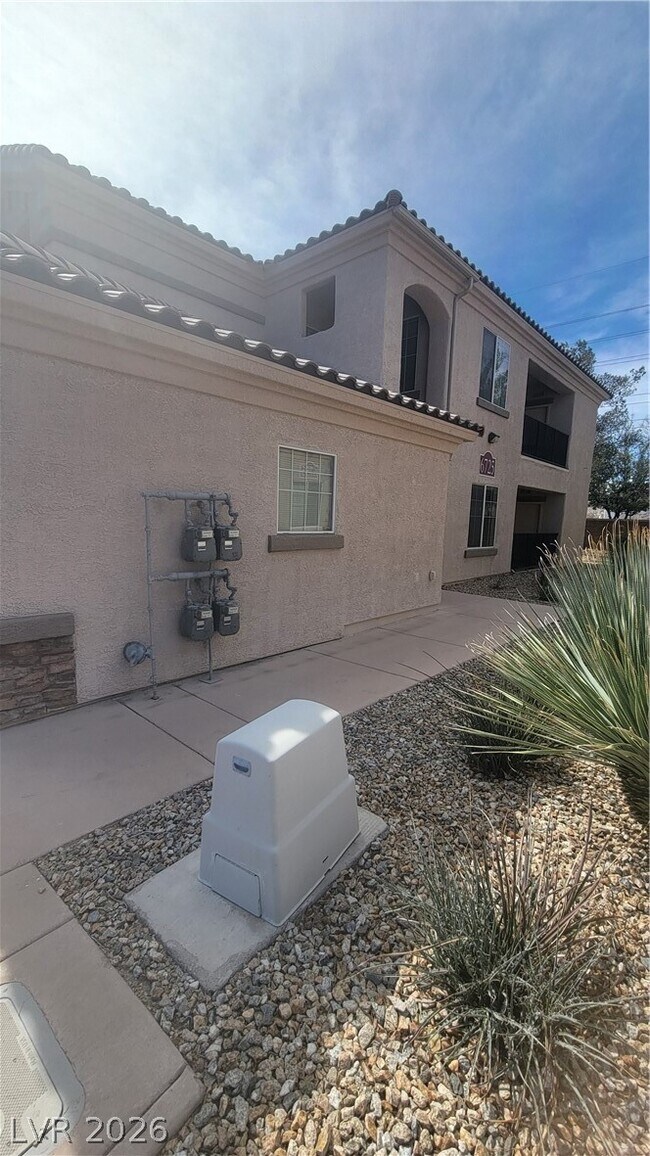 Building Photo - 6725 Abruzzi Dr