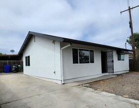 Building Photo - Golden Hill 2 bedroom 1 bath remodeled Single family Home  2595.00