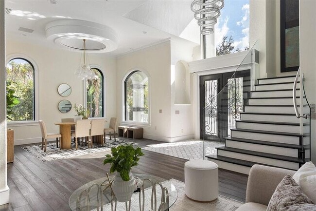 Building Photo - 801 W 2nd Ave