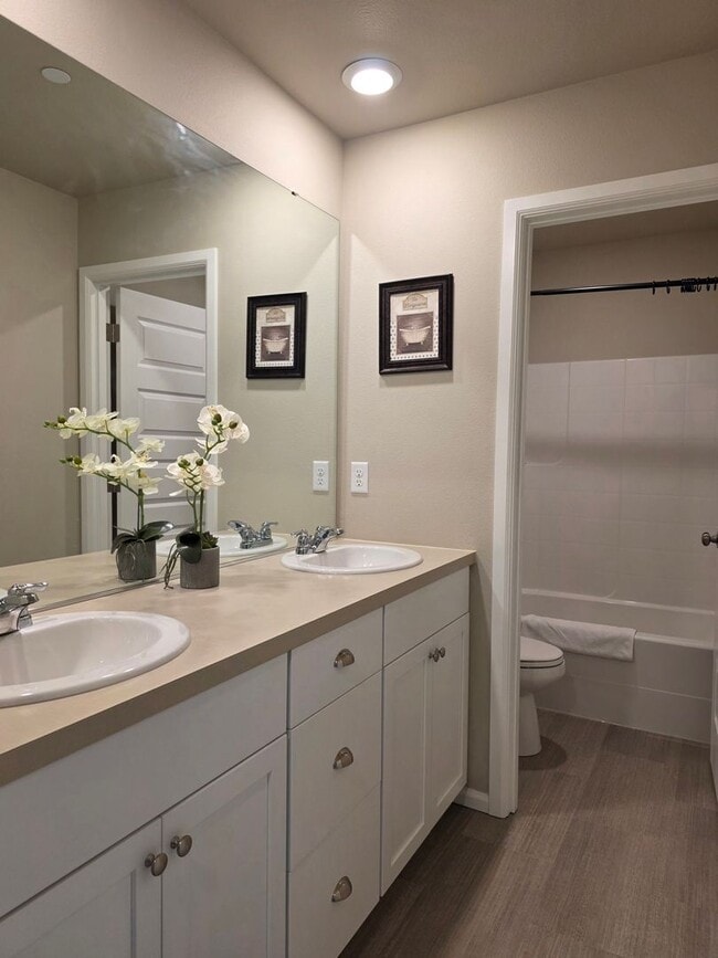 Building Photo - 4 Bedroom Home in Soundview Estates!