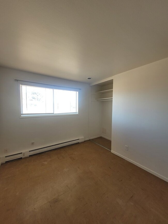 Building Photo - Free January Rent