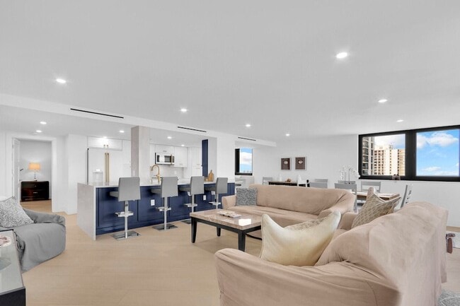 Building Photo - 5380 N Ocean Dr