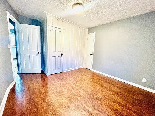 Building Photo - Welcome to this beautiful single-family home in South Euclid, OH.