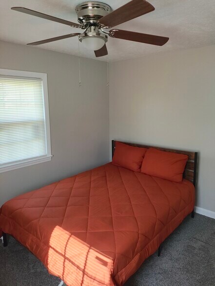 Building Photo - 6231 Lansford Dr