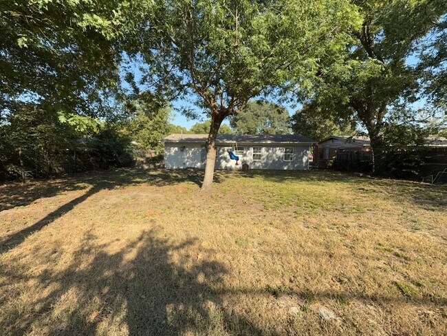 Building Photo - 1202 Valley View Dr