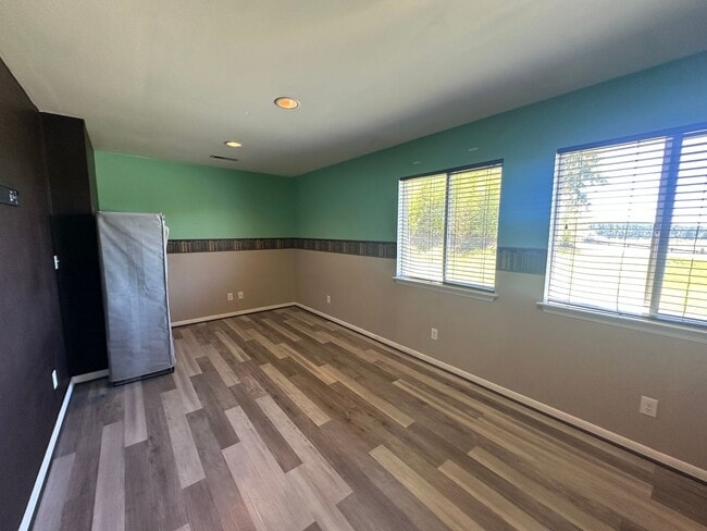 Building Photo - 3 Bedroom, 2 Bath Home in Golden Springs