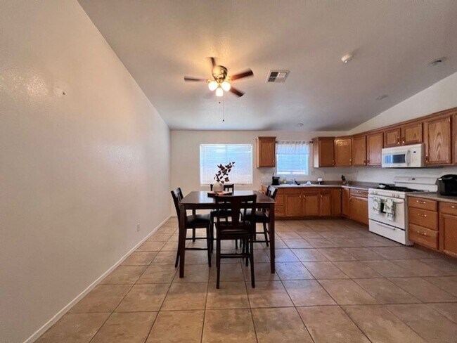 Building Photo - 3 Br 2Ba House with Garage and fenced yard**FURNISHED**