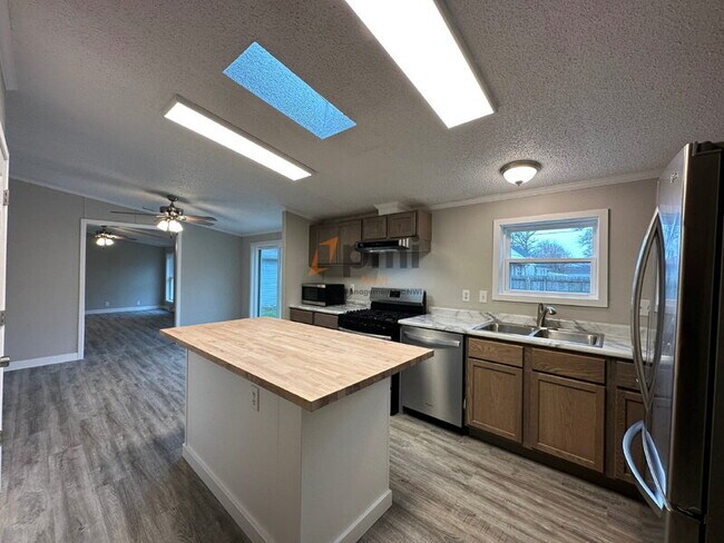 Building Photo - 798 Governor Rd