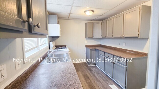 Building Photo - 4 Bedroom 3 Bath for rent