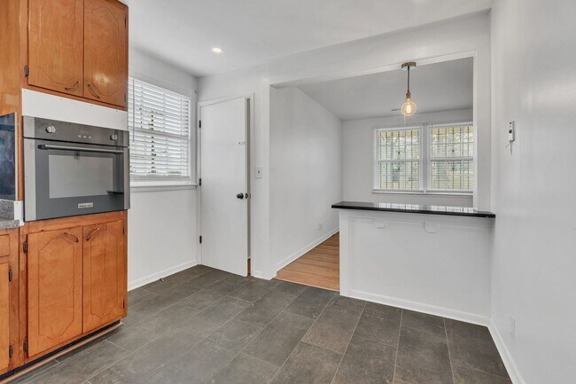 Building Photo - Bordeaux 3 BR 1 Bath home, covered parking, basement, renovated kitchen.