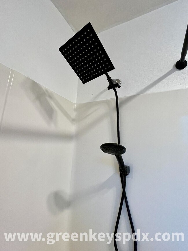 Building Photo - 3-Bedroom, 1.5-Bathroom House near Kenton Park, Off-Street Parking, Fenced Yard, Washer and Dryer