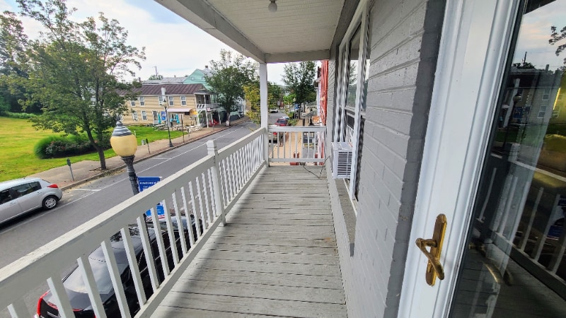 Building Photo - 191 Queen St