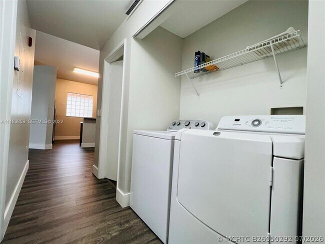 Building Photo - 6944 SW 39th St