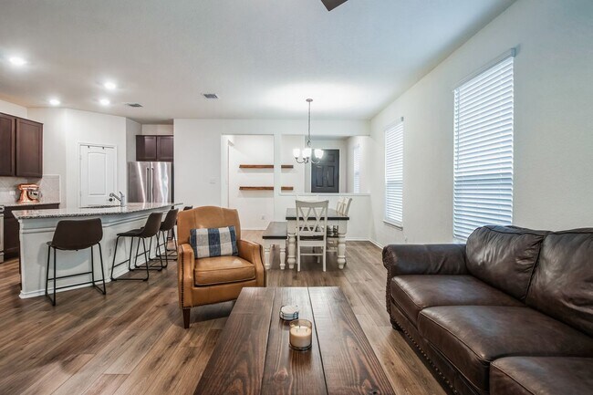 Building Photo - 227 Outlaw Dr