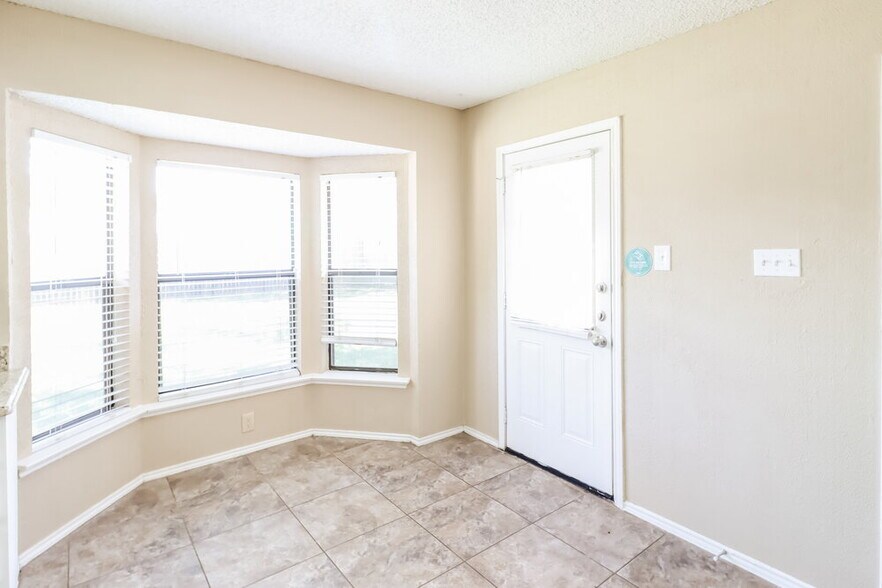 Building Photo - 2421 Homewood Trail