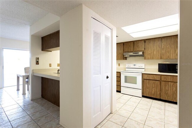 Building Photo - 3840 Staysail Ln