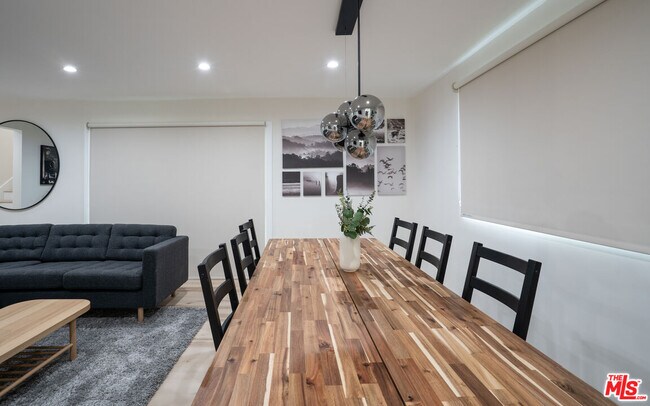 Building Photo - 8704 Dorrington Ave