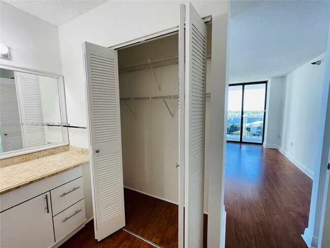 Building Photo - 20505 E Country Club Dr