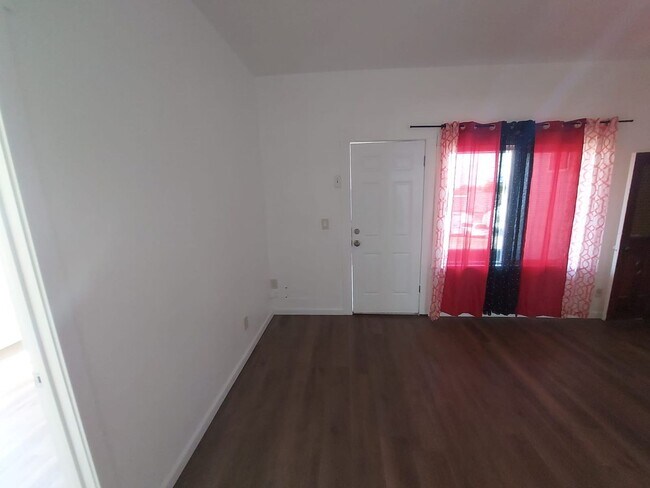 Building Photo - Charming Tacoma Home on a Peaceful Corner Lot!