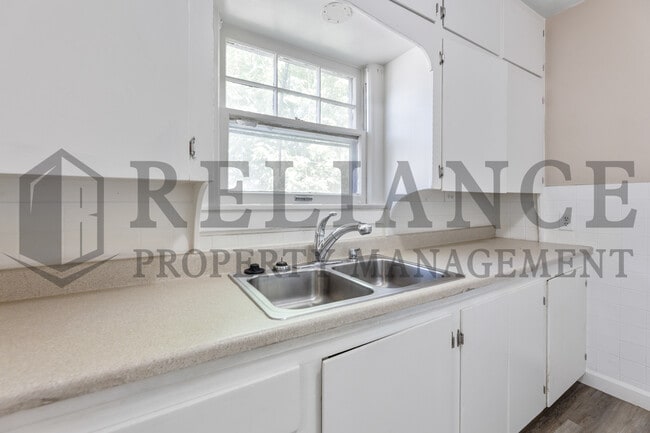Building Photo - 440 S Osage St