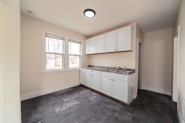 Building Photo - 3 Bedroom - 1 Bath - $1,350