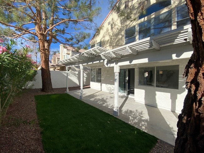 Building Photo - Stunning & REMODELED! 2-Story, 3Bedroom an...