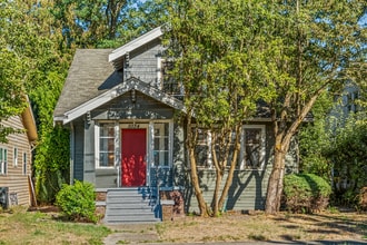 Building Photo - Private Room in Spacious 7-Bedroom, 3-Bath...