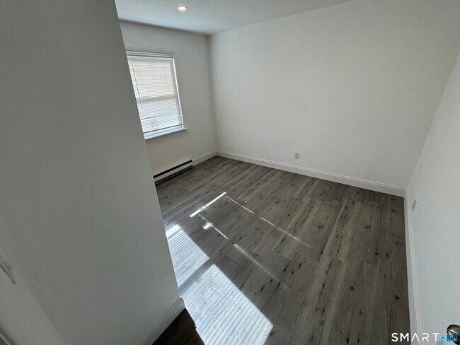 Building Photo - 1 Reynolds Ave