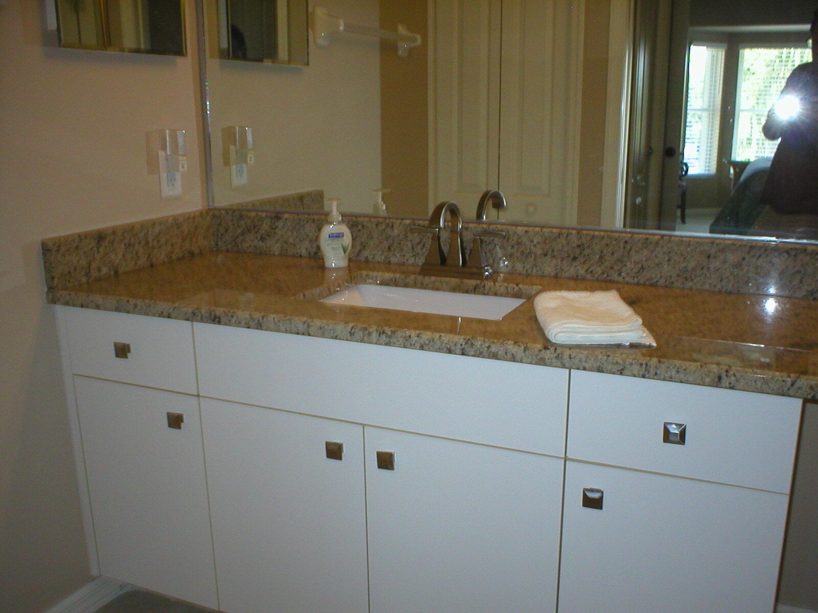 Building Photo - 21180 Country Creek Dr