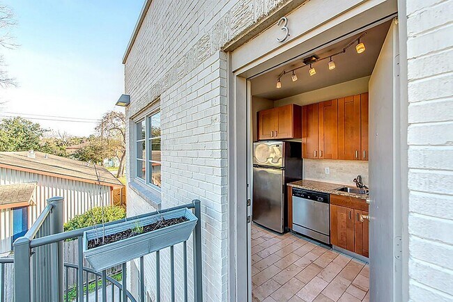 Building Photo - 1509 Holman St