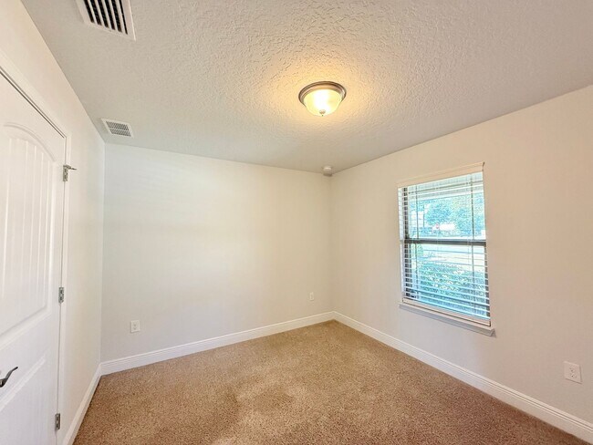 Building Photo - 4-Bedroom Craftsman Style Home - Winners Gait