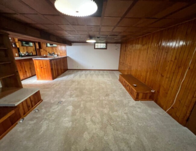 Building Photo - Charming 3 Bedroom, 3 Bathroom Ranch Home ...